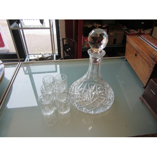 1246 - A glass ship's decanter and set of six shot glasses