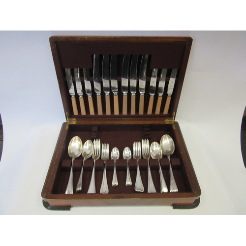 1247 - A circa 1930's cutlery part canteen, six place settings