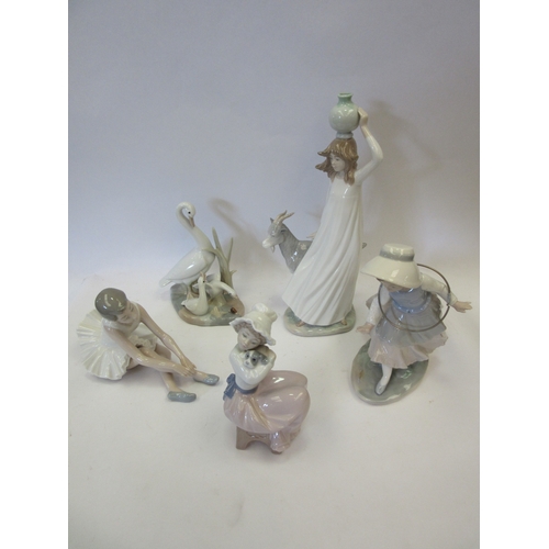 1252 - Four Nao figurines and a similar example of geese (5)