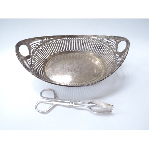 6450 - A Netherlands silver pierced bread basket assayed in Amsterdam, fineness 835, 9.5cm x 27cm x 19cm, 3... 