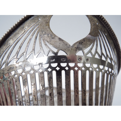 6450 - A Netherlands silver pierced bread basket assayed in Amsterdam, fineness 835, 9.5cm x 27cm x 19cm, 3... 