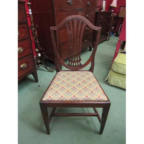 4100 - A George III mahogany shield-back single chair, with drop-in seat (re-covered), on tapering square s... 