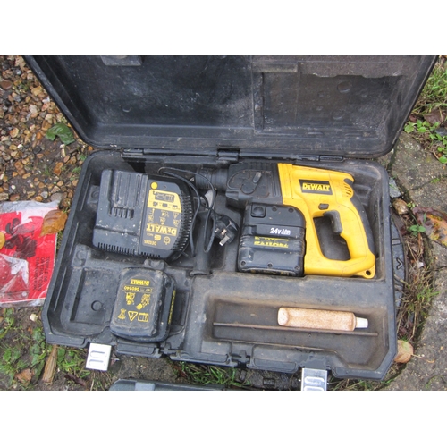 3386 - A cased DeWalt battery drill.  DTI Failure: Please see information pages