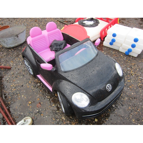 3427 - A battery operated ride-in VW Beetle with charger