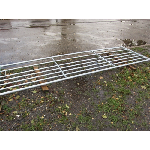 3486 - A 12' seven-bar galvanised field gate