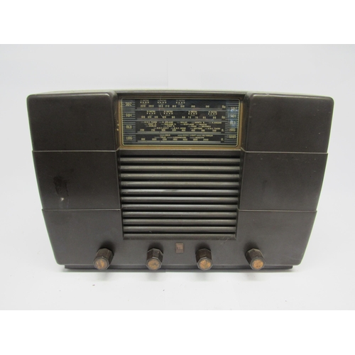 7322 - A Philco A547B Bakelite cased valve radio, c.1948