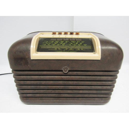 7336 - A 1950s Bush DAC.10 valve radio in Bakelite case