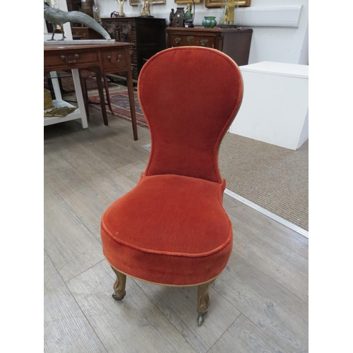 6004 - A Victorian spoon back upholstered bedroom chair on short gilded wood legs