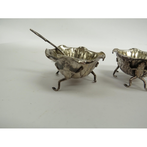 6352 - A set of four silver salts as frogs (one has a leg missing) holding lily pads aloft, maker AW, Birmi... 