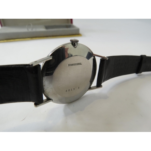 6405 - A Hamilton Swiss 1960's gents wristwatch with leather strap, boxed