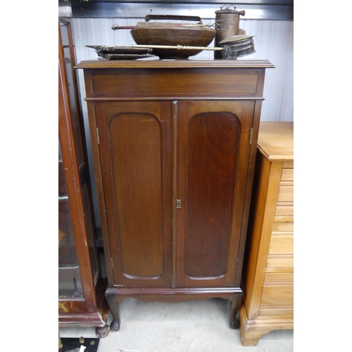 2238 - An Edwardian mahogany filing cabinet on cabriole legs