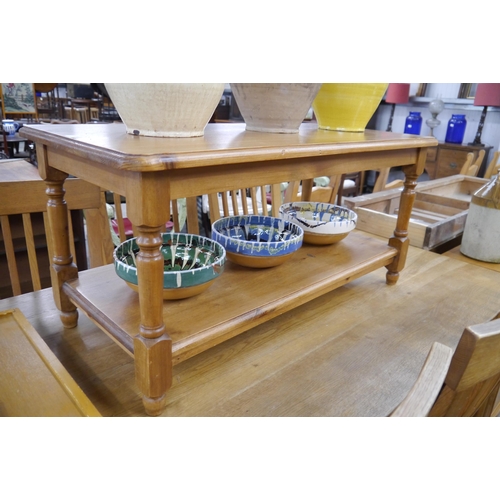 2258 - A pine two tier coffee table, 94cm x 46cm x 45cm (h)