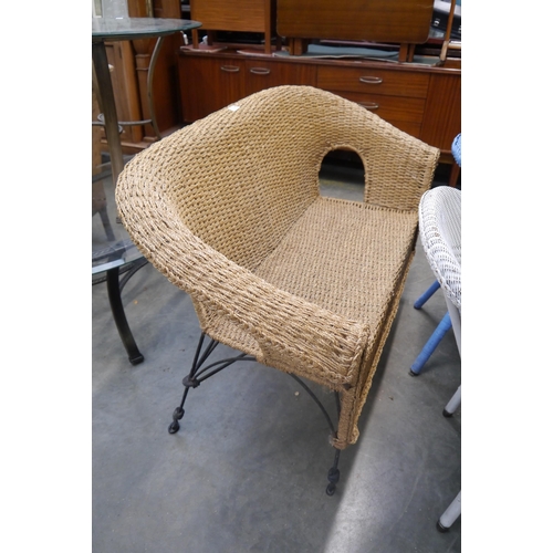 2375 - A two seater wicker chair