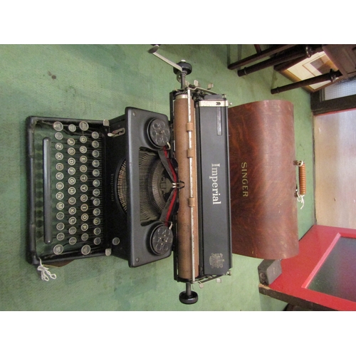 4089 - A vintage Singer sewing machine together with an Imperial typewriter (2)