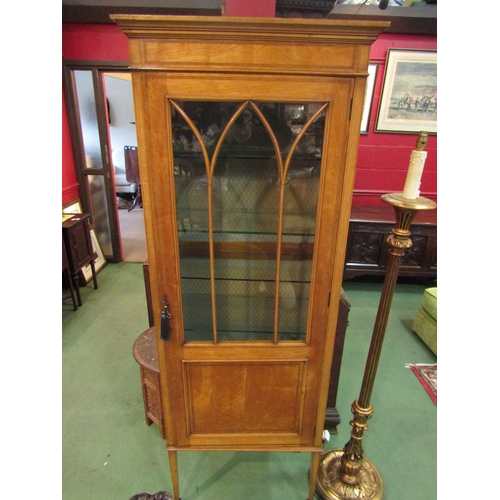 4096 - An Edwardian satinwood display cabinet with crossbanded decoration, the cathedral arch astragal glaz... 