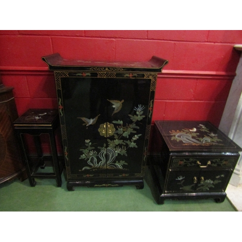 4141 - A modern Japanese lacquered chinoiserie effect cabinet, 104cm tall x 73cm wide x 31cm deep, occasion... 