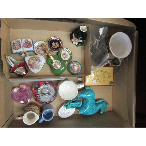 4256 - A mixed lot of mainly ceramics including Limoges miniature plates and pill pots, Anglia Pottery hors... 