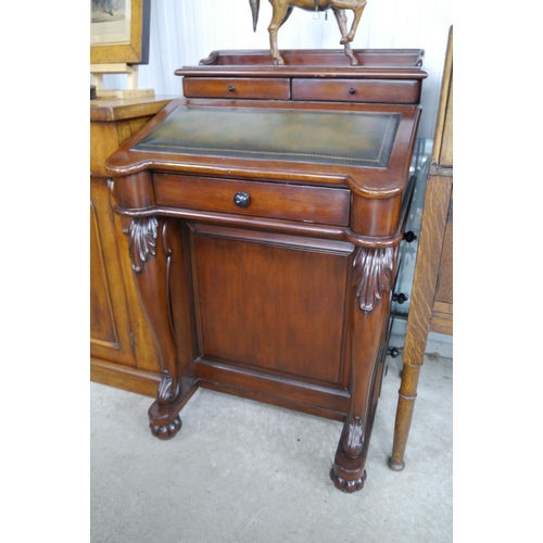 2139 - A Victorian style mahogany Grosvenor Davenport with green leather slope, retailed by Harrods, 96cm t... 