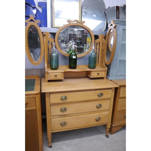 2318 - An Edwardian satinwood dressing chest