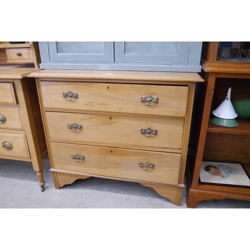 2322 - An Edwardian satinwood three drawer chest of drawers