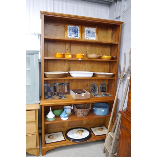 2323 - A Victorian pitch pine bookcase