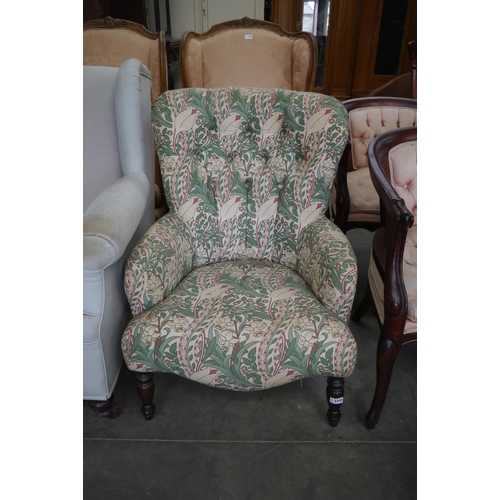 2366 - A Victorian style nursing chair