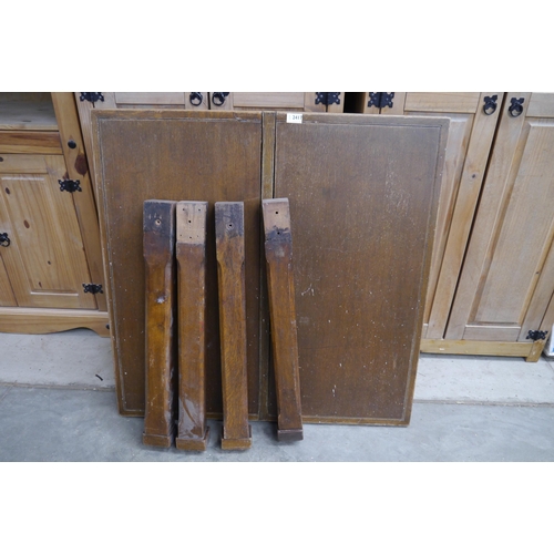 2417 - A 1940's oak butterfly table