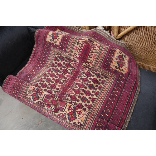 2443 - A red pattern rug