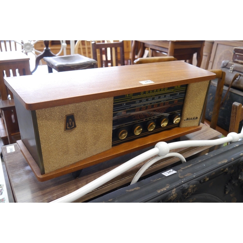 2455 - A vintage Philco model 100 valve radio