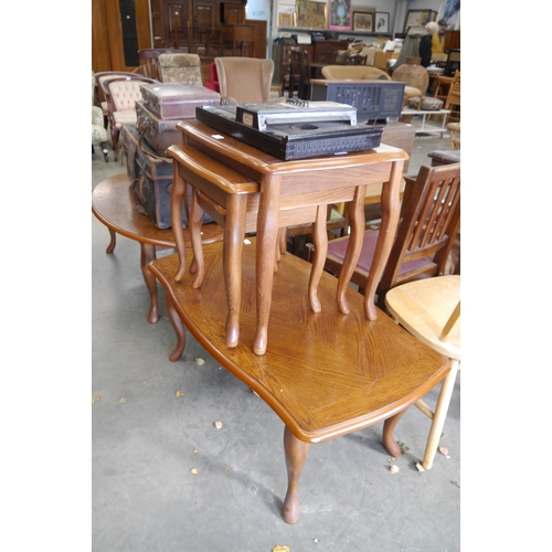 2461 - A quantity of modern oak coffee tables including a nest