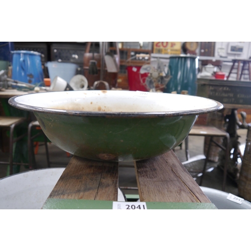 2042 - A green enamel bowl