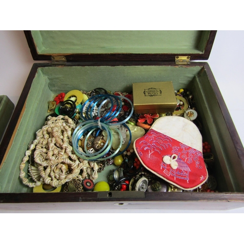 4354 - A work box containing a large quantity of costume jewellery including various rings, earrings, brooc... 