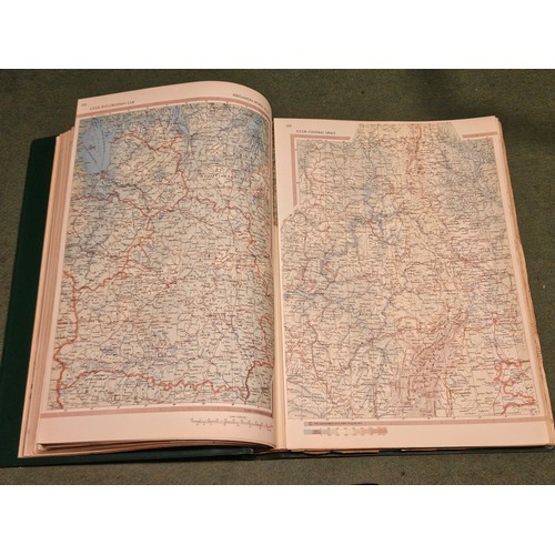 4431 - Pergamon World Atlas 1968, Warsaw, P.W.N. [1967], numerous double page colour maps and illustrations... 