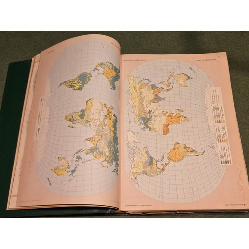 4431 - Pergamon World Atlas 1968, Warsaw, P.W.N. [1967], numerous double page colour maps and illustrations... 