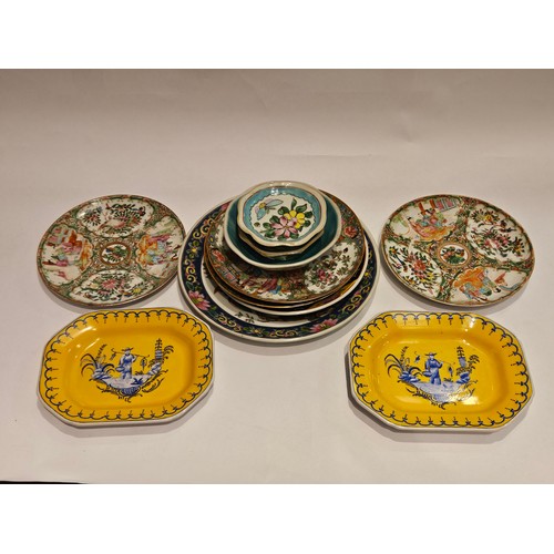 4438 - A mixed lot of two Oriental ceramic plates including a pair of blue and yellow octagonal dishes, a b... 