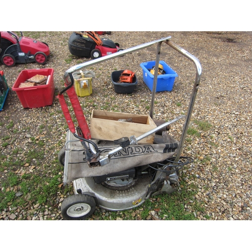 3371 - A Honda mower with collector A/F