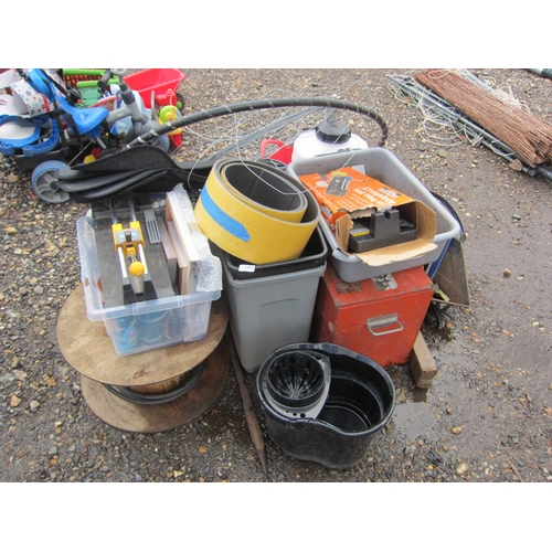 3382 - A quantity of mixed including tools, armoured cable, cat box, etc