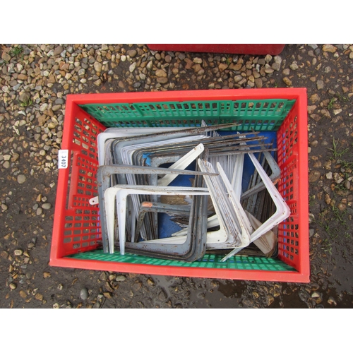 3407 - A quantity of metal brackets