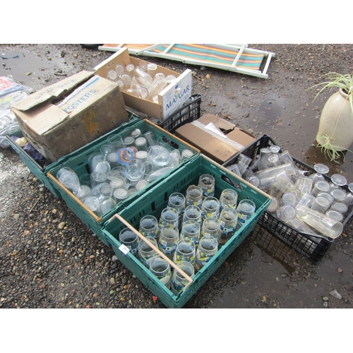 3417 - A large quantity of mixed glasses