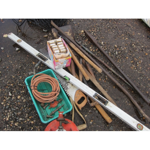 3430 - A bundle of mixed tools including a pickaxe