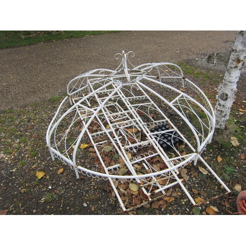 3451 - A decorative metal gazebo