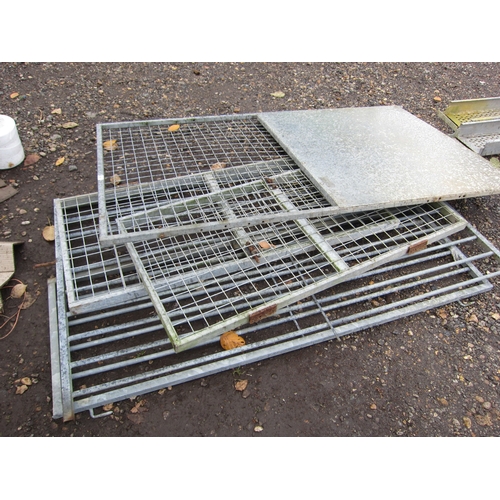 3452 - A qty of galvanised dog pen sections