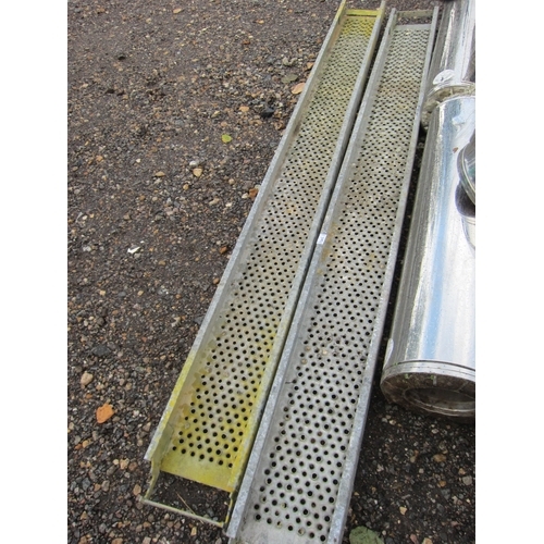 3453 - Two galvanised ramps