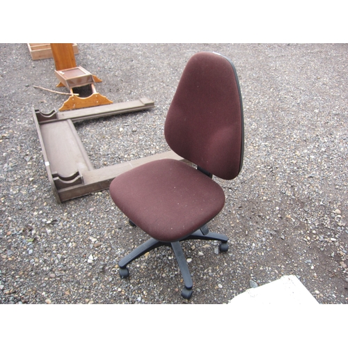 3476 - An office swivel chair