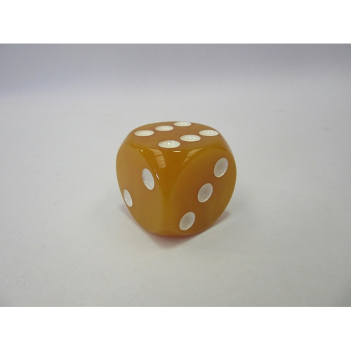 1304 - A bakelite/plastic butterscotch oversized dice