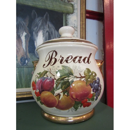 1071 - A ceramic lidded 