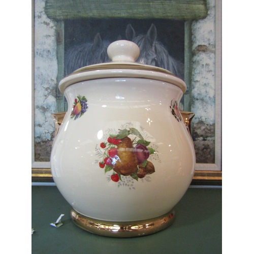 1071 - A ceramic lidded 