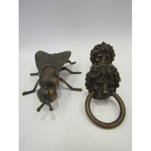 1255 - A large cast brass insect form ashtray and a pair of lion mask ring handles