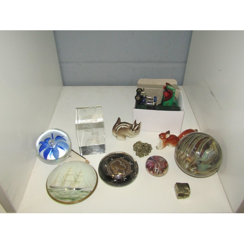 1273 - Various paperweights including 