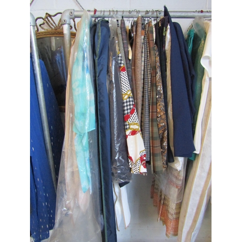 1010 - A quantity of ladies clothing